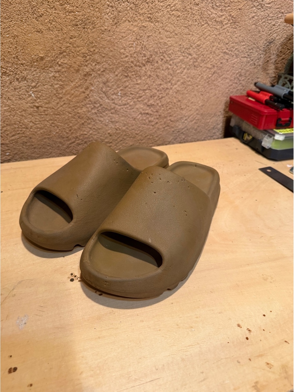 Yeezy Slides - Picture 2 of 4